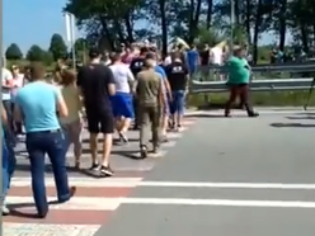 В Житомирской области протестующие заблокировали трассу Киев-Чоп  (ФОТО, ВИДЕО)