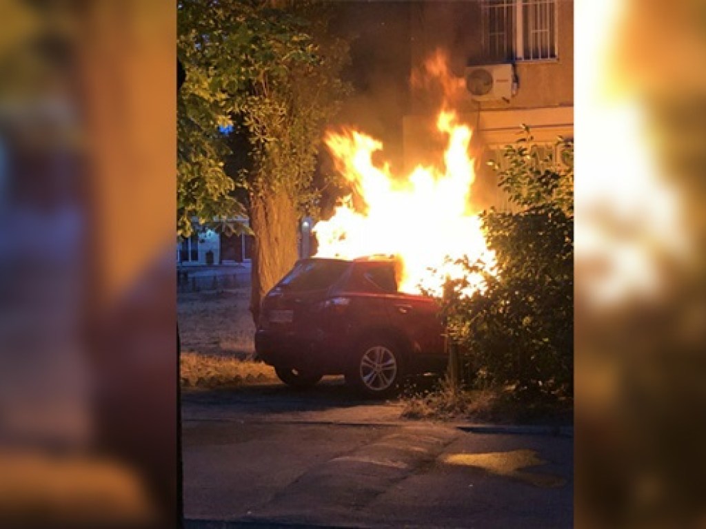 В Одессе за ночь сгорели 5 автомобилей, подозревают поджог (ФОТО)