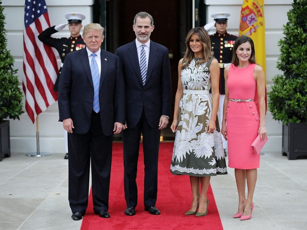 Модная битва: королева Испании «украла» наряд Мелании Трамп годичной давности (ФОТО)