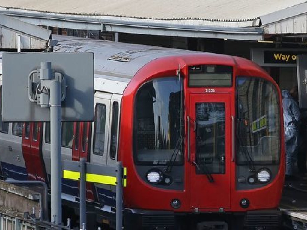 В лондонском метро прогремел взрыв, пострадали пять человек (ФОТО)