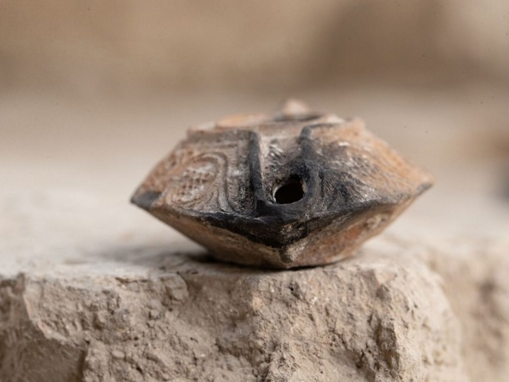 Неподалеку Иерусалима археологи нашли артефакт с таинственной надписью (ФОТО)