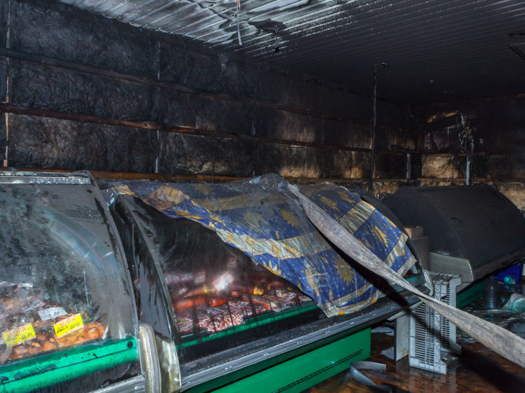 В Днепре произошел пожар в торговом ларьке с колбасой (ФОТО, ВИДЕО)