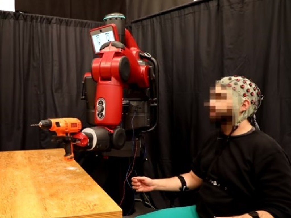 Робот научился читать мысли человека благодаря новой технологии (ФОТО, ВИДЕО)