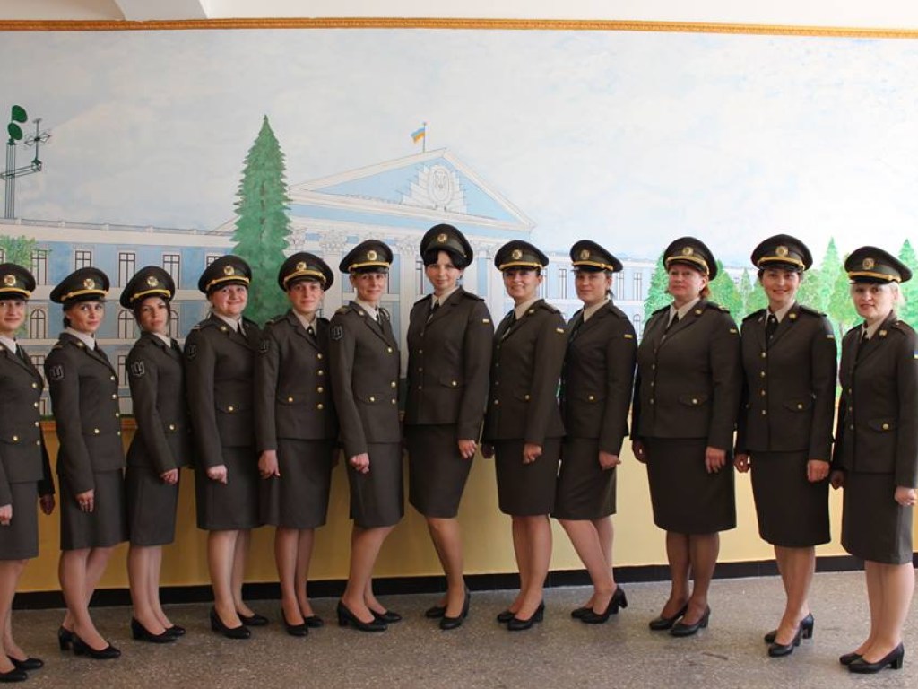 В Сети появились образцы формы для женщин-военнослужащих (ФОТО)