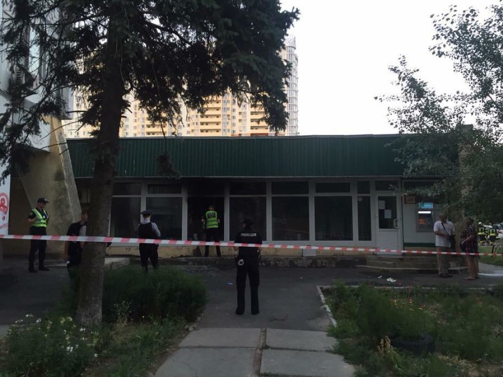 Полиция сообщила подробности поджога отделения «Ощадбанка» в Киеве