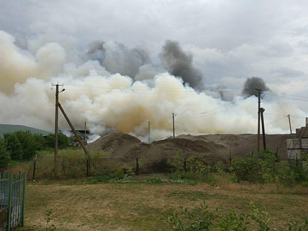 Масштабный пожар под Одессой: горела макуха (ФОТО, ВИДЕО)