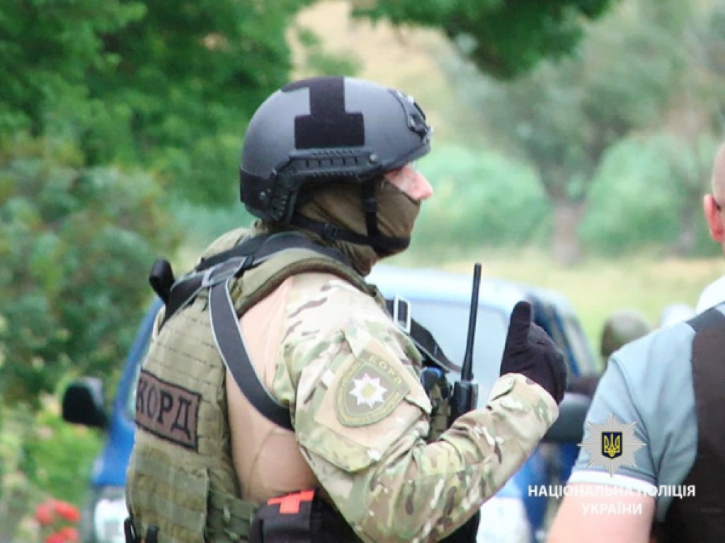 Нападение на полицию в Одесской области: злоумышленника задержали (ФОТО, ВИДЕО)