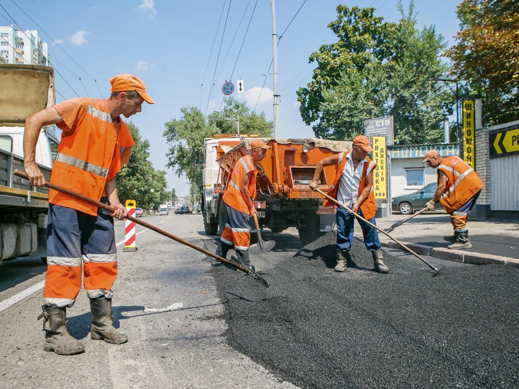 В Укравтодоре назвали стоимость ремонта дорог по всей стране