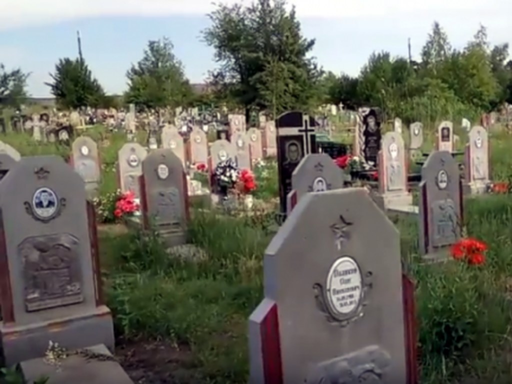 Под Горловкой появилось кладбище боевиков (ФОТО)