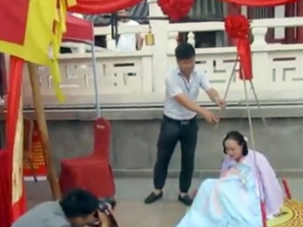 В Китае сотни пухлых девушек заслужили бесплатные развлечения (ФОТО)