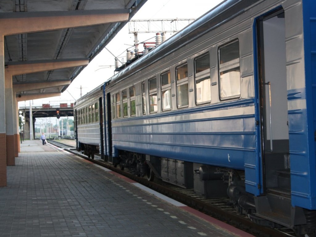 Ко Дню Конституции  железнодорожники назначили 11 дополнительных поездов
