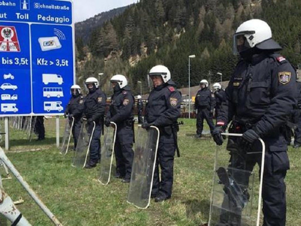 На границе Австрии и Словении начались масштабные учения на случай закрытия границ ЕС (ФОТО)