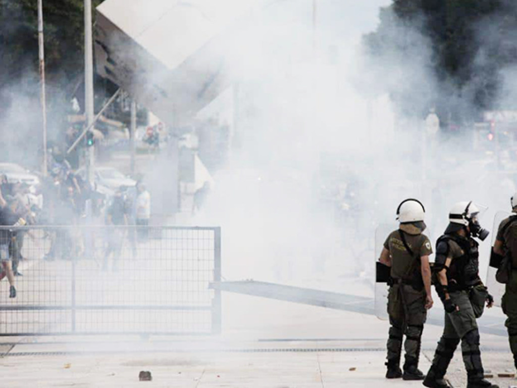 В Греции массовые беспорядки из-за переименования Македонии (ФОТО)