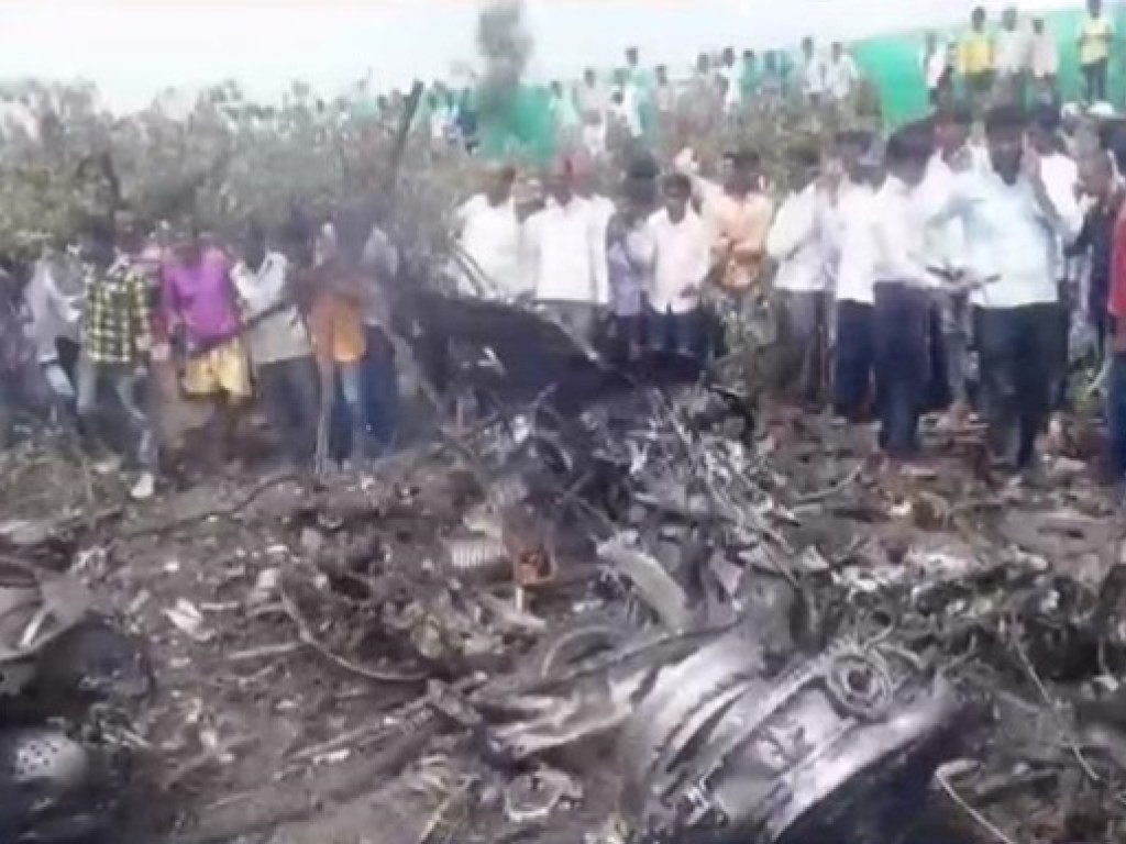 В Индии потерпел крушение истребитель, проходивший испытания (ФОТО)