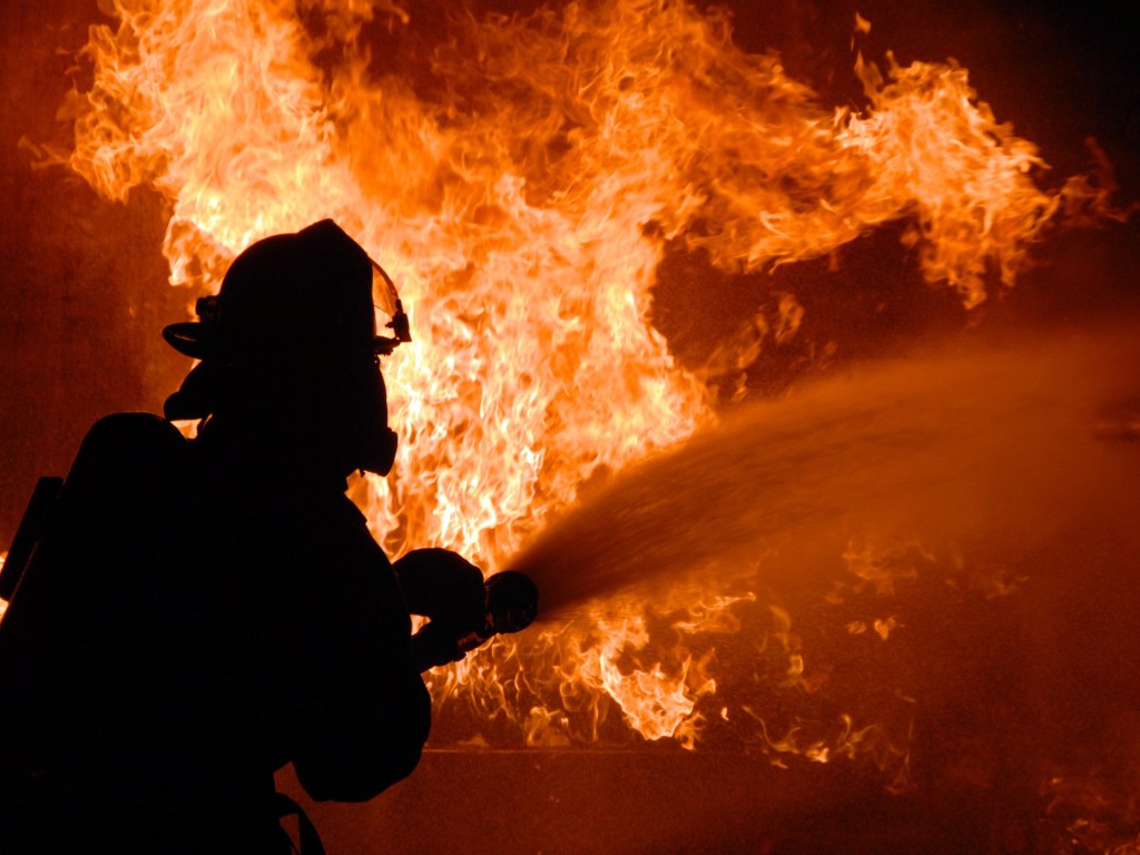 За сутки в Украине произошло 230 пожаров, 2 человека погибли