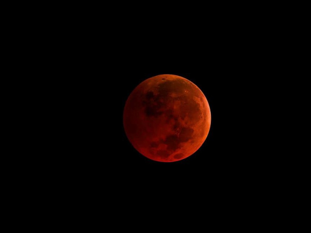 «Кровавое» лунное затмение: Как на него отреагируют знаки Зодиака  