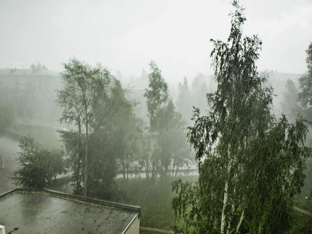Непогода в Украине: без электроснабжения остаются 66 населенных пунктов