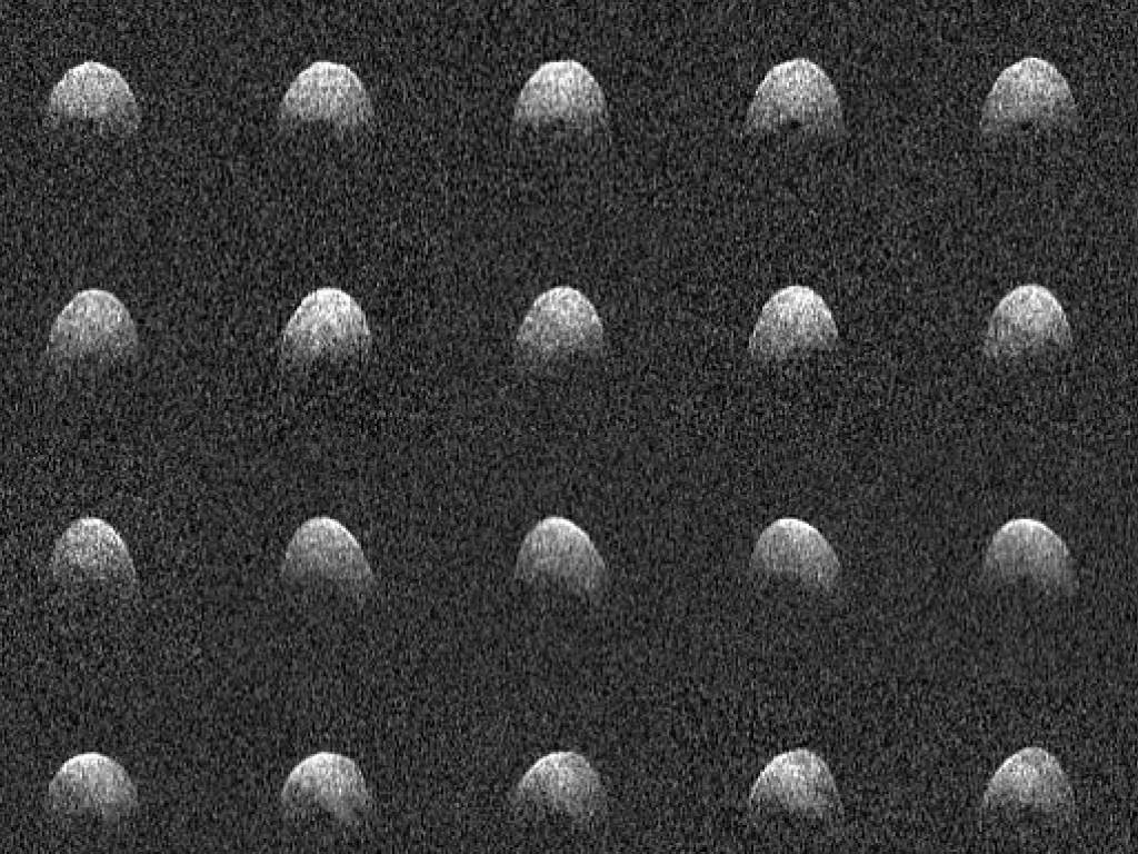В космосе обнаружили синий астероид, отражающий свет странным образом (ФОТО)