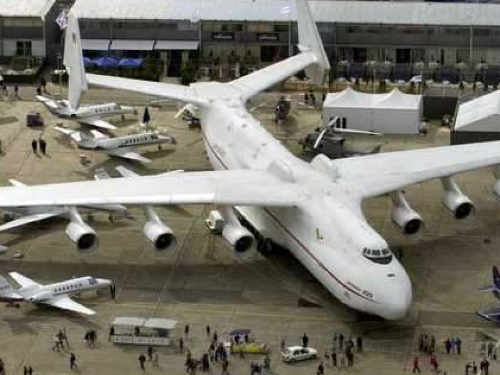 Украинский самолет-гигант «Мрия» жутко напугал своей посадкой жителей Боливии (ВИДЕО)