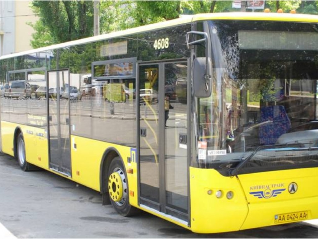 В столичных автобусах и маршрутках могут появиться табло, указывающие количество льготных мест