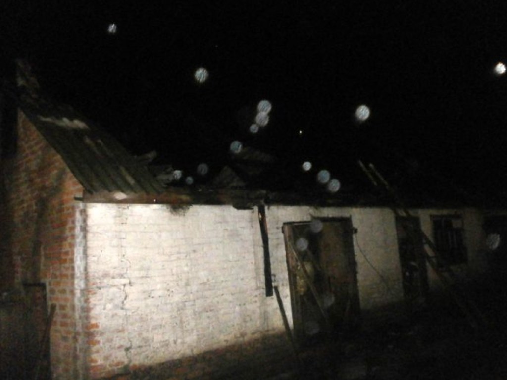 На Полтавщине в результате удара молнии сгорел частный дом (ФОТО)