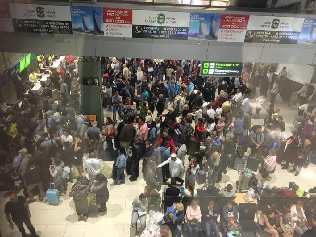 Отмена рейсов в «Жулянах»: пассажиры назвали причину форс-мажора (ФОТО)