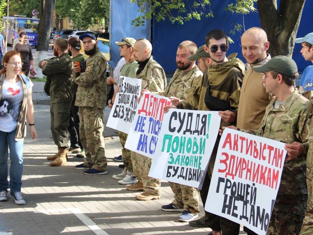 В Киеве бойцы АТО требуют от суда не лишать их жилья &#8212; СМИ