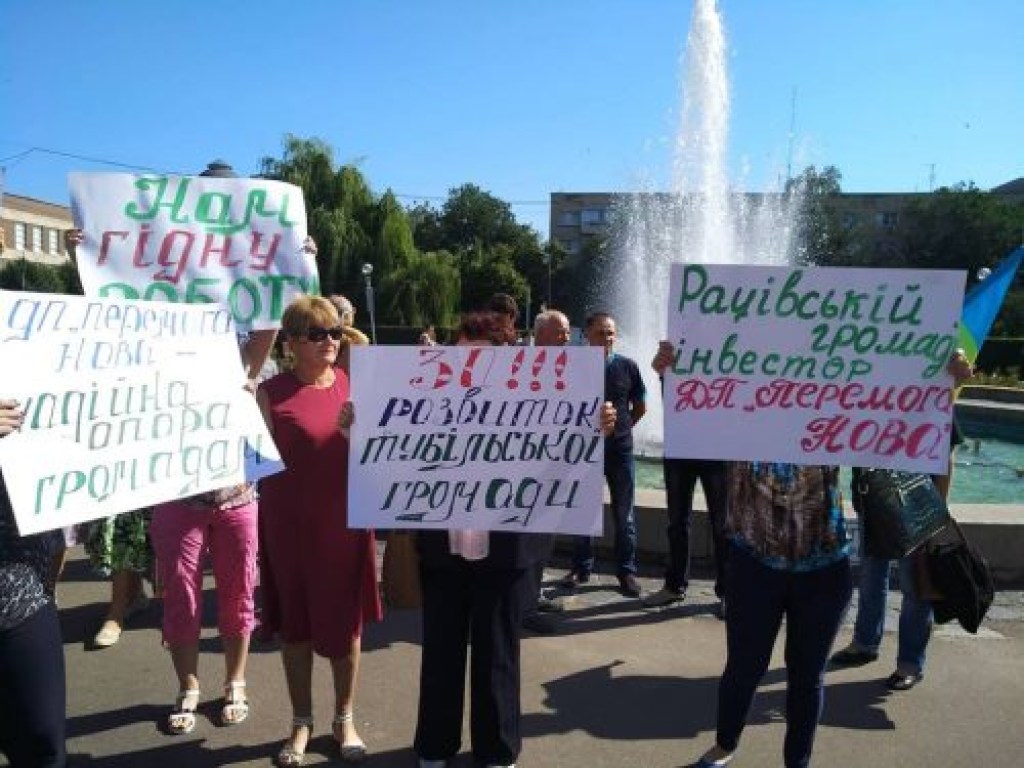 В Черкассах под облсоветом прошли сразу два митинга (ФОТО)