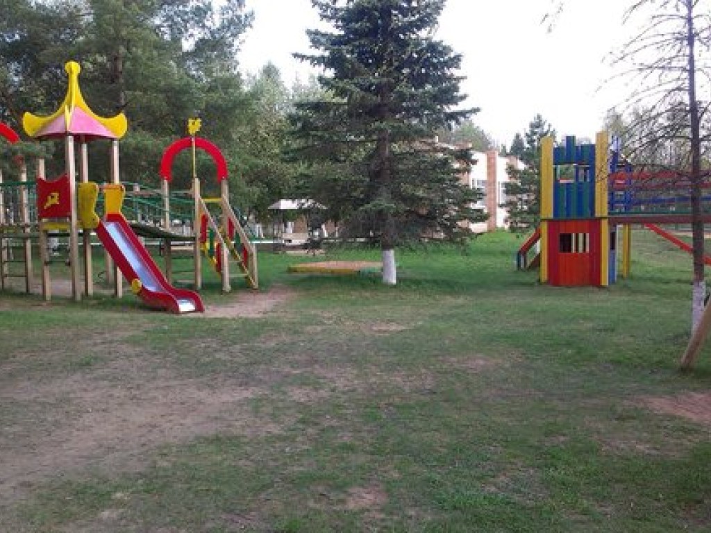 В России пьяные мамы устроили драку на детской площадке (ВИДЕО)