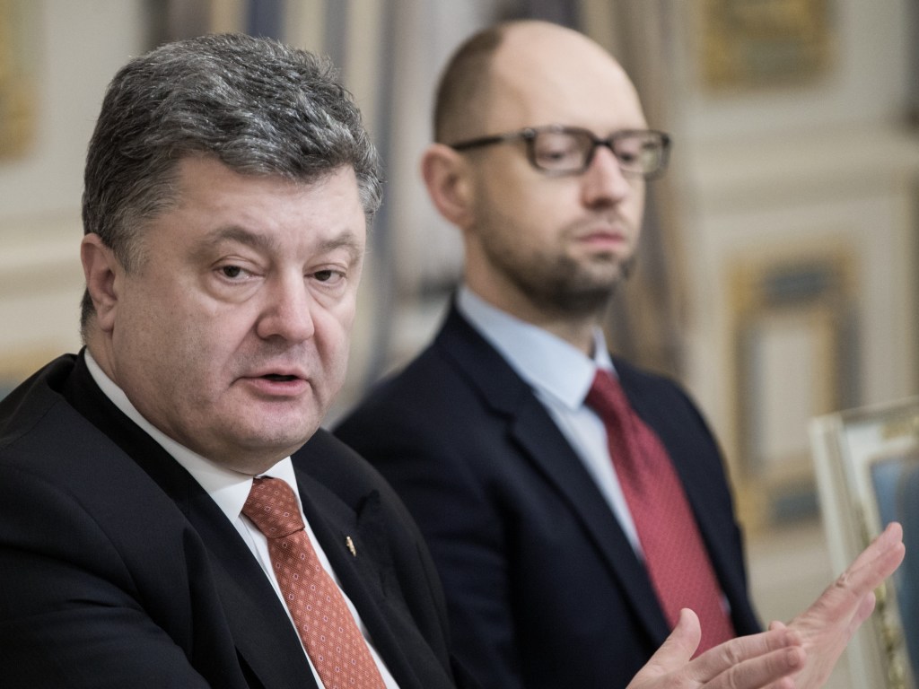 Соцопрос: Яценюк, Парубий и Порошенко – лидеры антирейтинга доверия среди украинцев