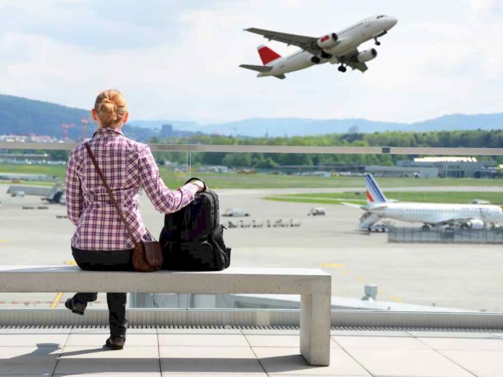Турист, которому задерживают рейс в аэропорту, должен получить справку о причине отсутствия борта &#8212; юрист