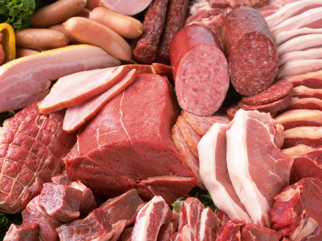 Опасно для жизни: каким мясом кормят украинцев (ВИДЕО)