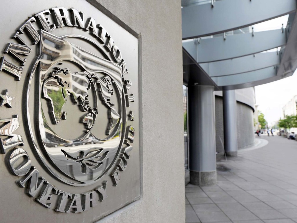 НБУ пригрозил долларом по 33,7 гривны к концу 2019 года в случае отсутствия сотрудничества с МВФ