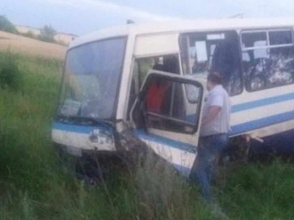 Смертельное ДТП под Львовом: Opel врезался в автобус с пассажирами (ФОТО)