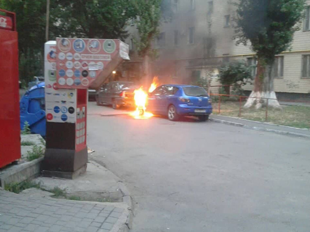 В Одессе сгорели две иномарки (ФОТО)