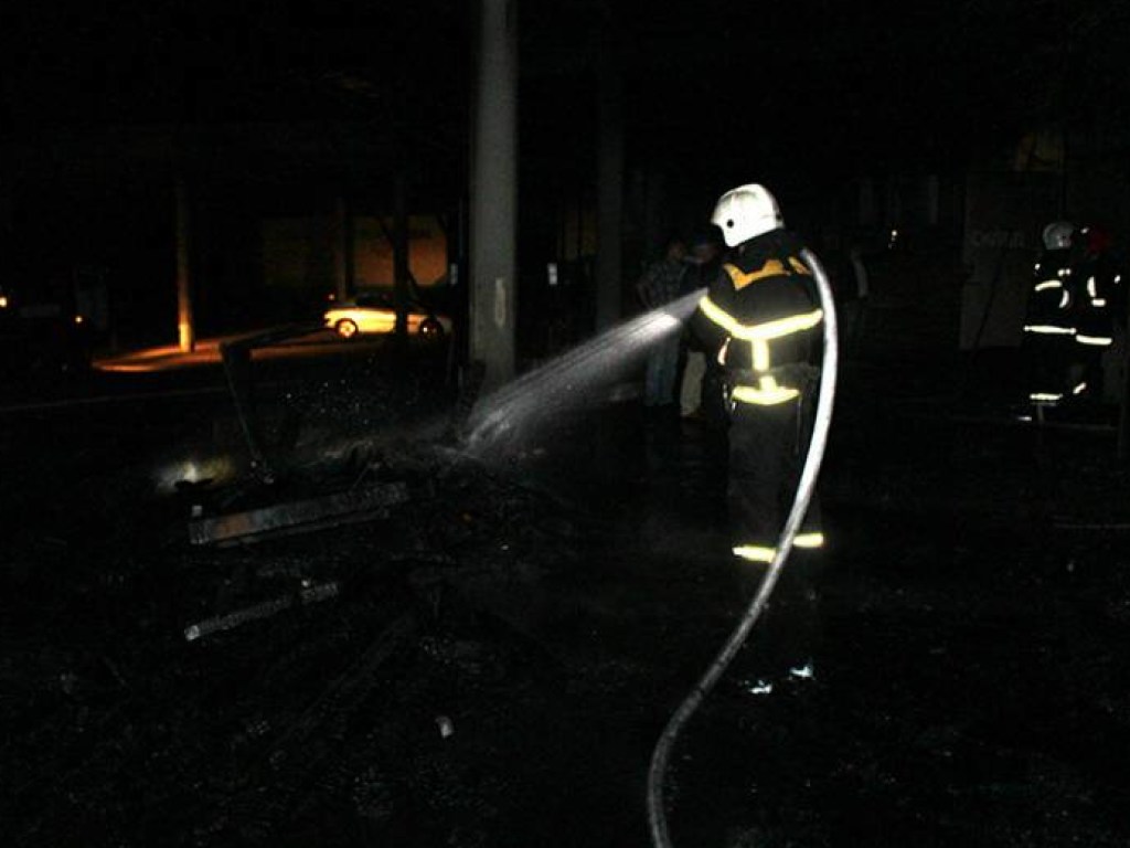 Ночью в Полтаве произошел пожар на овощебазе (ФОТО, ВИДЕО)