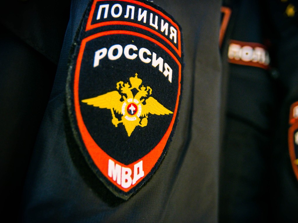 Предусмотрительный жест: пьяный россиянин попросил полицию не дать ему зарезать жену
