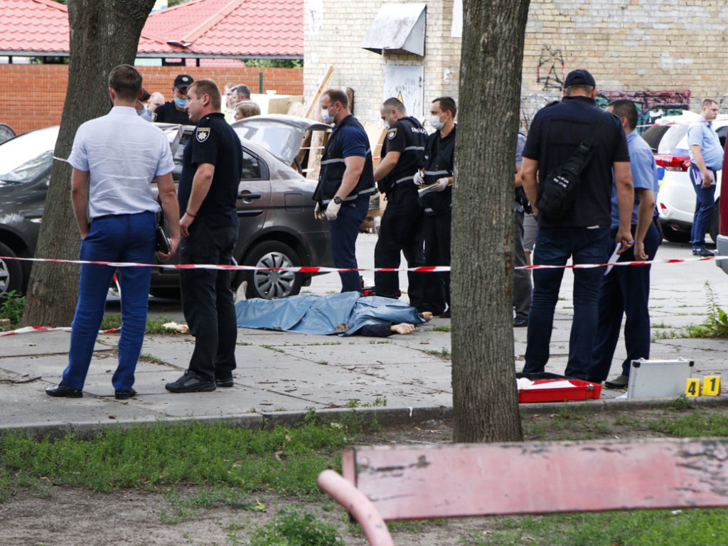 Убийство полицейского в Киеве: жена погибшего силовика оказалась миллионершей  