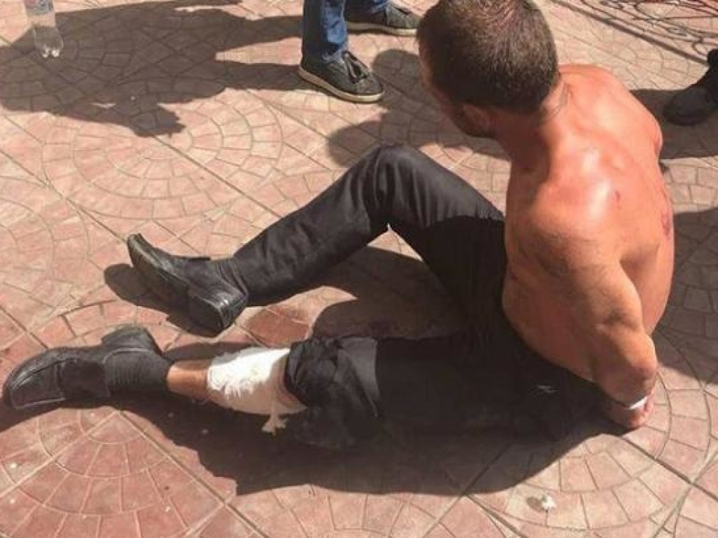  В Киеве полиция прострелила ногу мужчине, пытавшемуся взять заложницу (ФОТО)