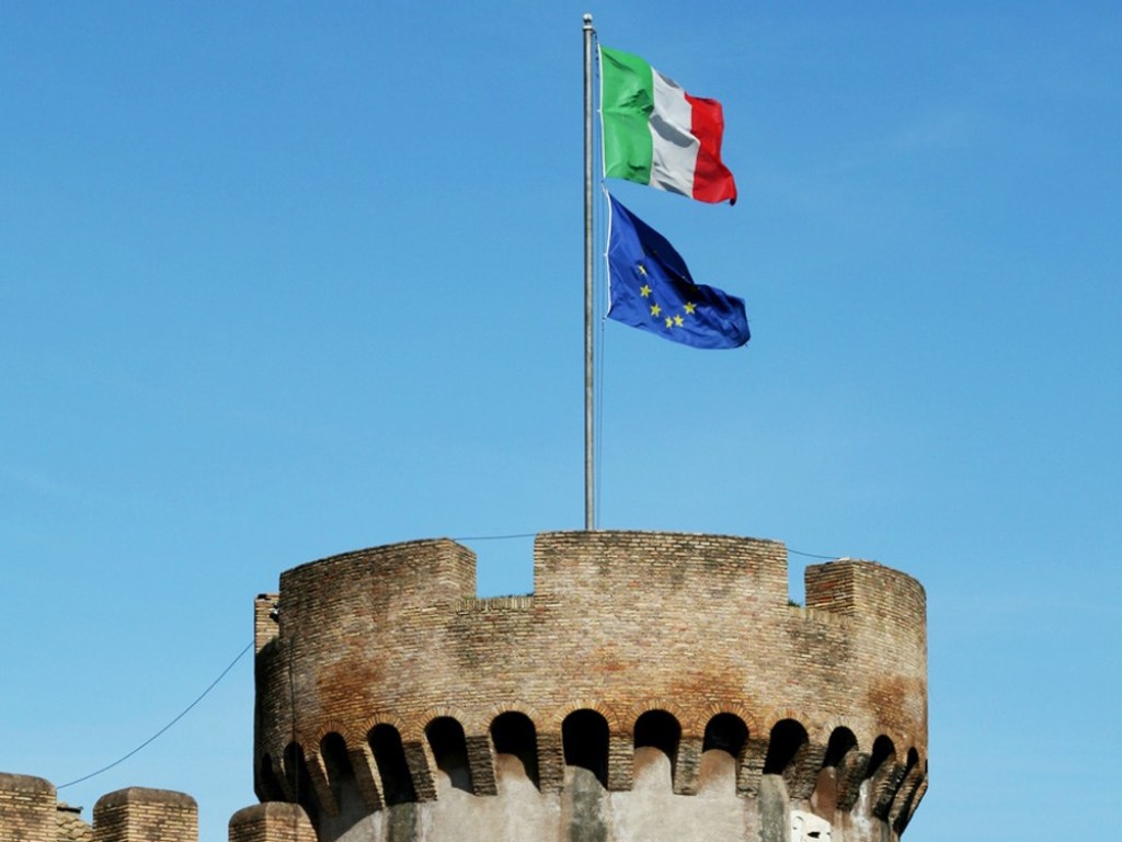 Из-за ситуации с нелегальными мигрантами Италия может приостановить свое членство в ЕС – европейский аналитик