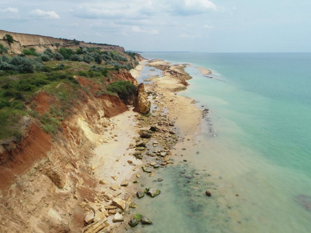 В Одесской области  из-за сильного оползня поднялось морское дно (ФОТО, ВИДЕО)