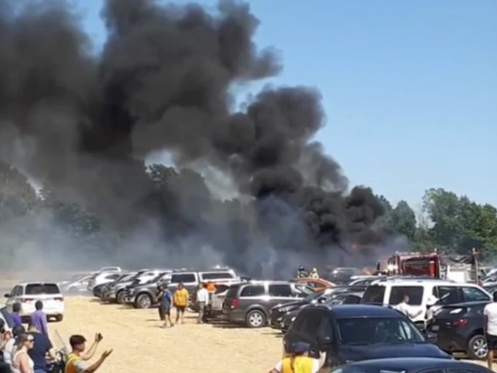 На фестивале в Канаде сгорели несколько десятков авто (ФОТО)