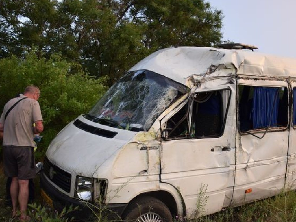 Из-за приступа эпилепсии у водителя на Николаевщине разбилась  маршрутка (ФОТО, ВИДЕО)