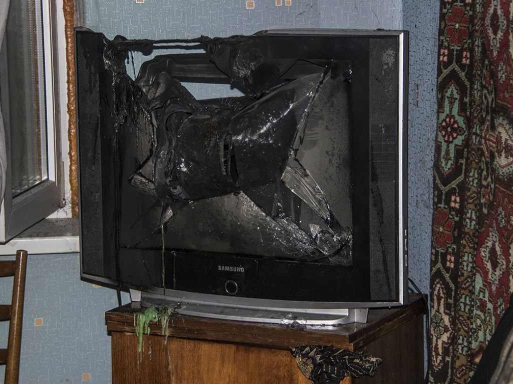 Взрыв телевизора привел к обесточиванию столичной многоэтажки (ФОТО)
