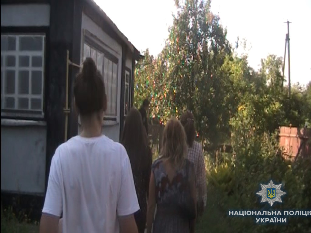 На Киевщине пожилой педофил превратил девочку в сексуальную рабыню (ФОТО)