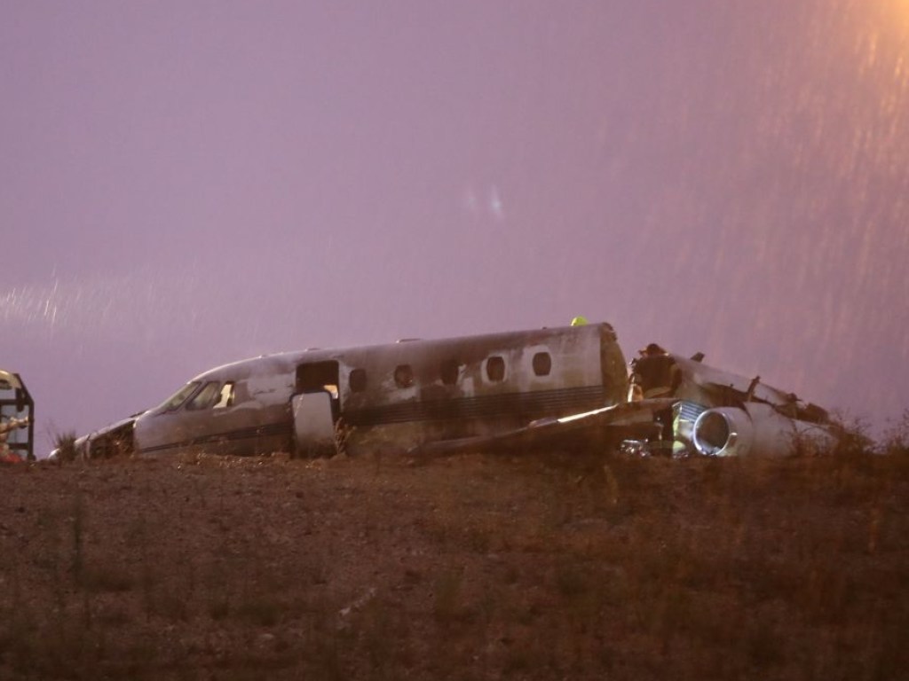 В ЮАР потерпел крушение пассажирский самолет  (ФОТО)