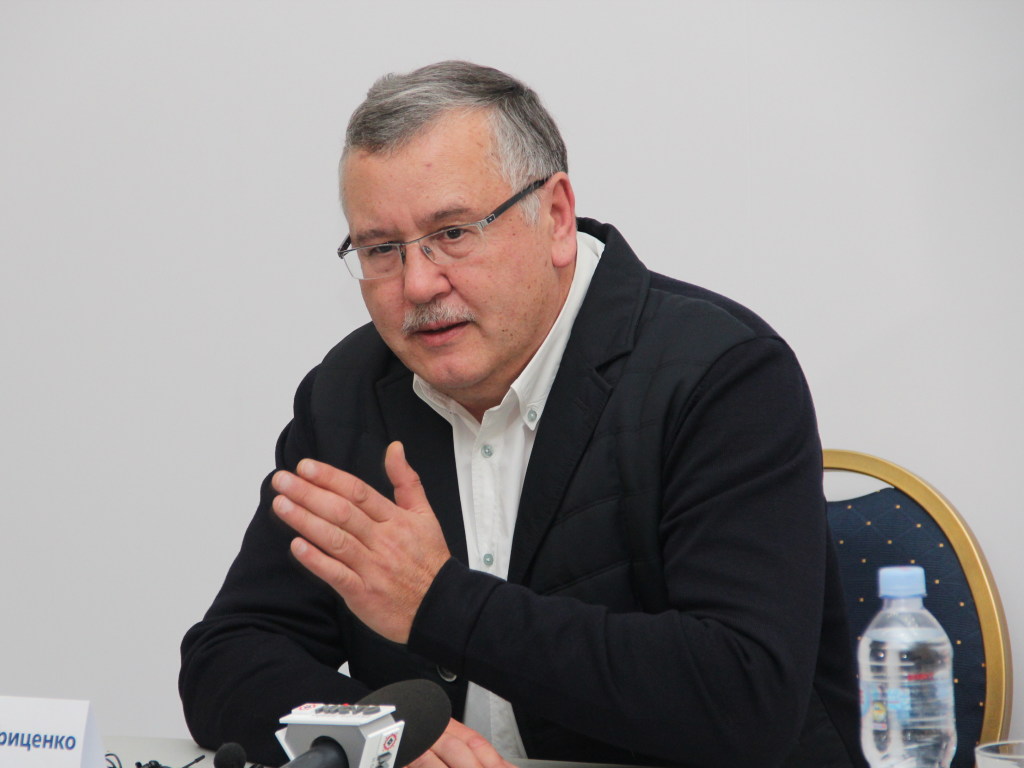 Гриценко подтвердил, что в разгар Майдана поехал на отдых