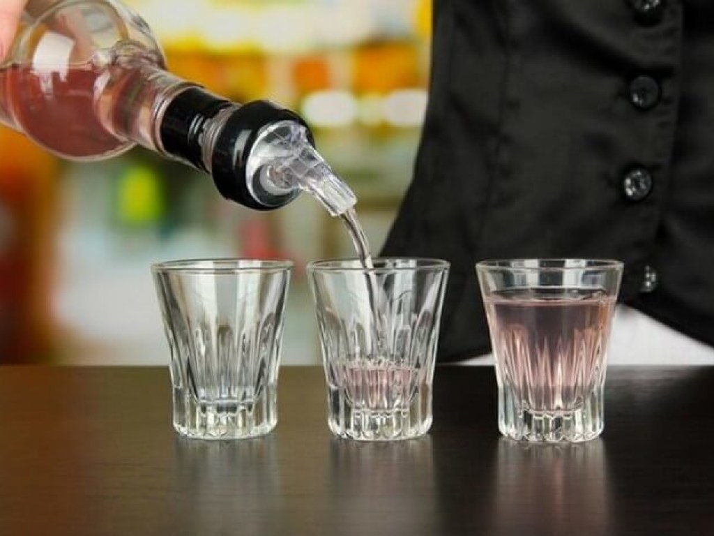 Ученые выяснили, что алкоголь по-разному влияет на богатых и бедных
