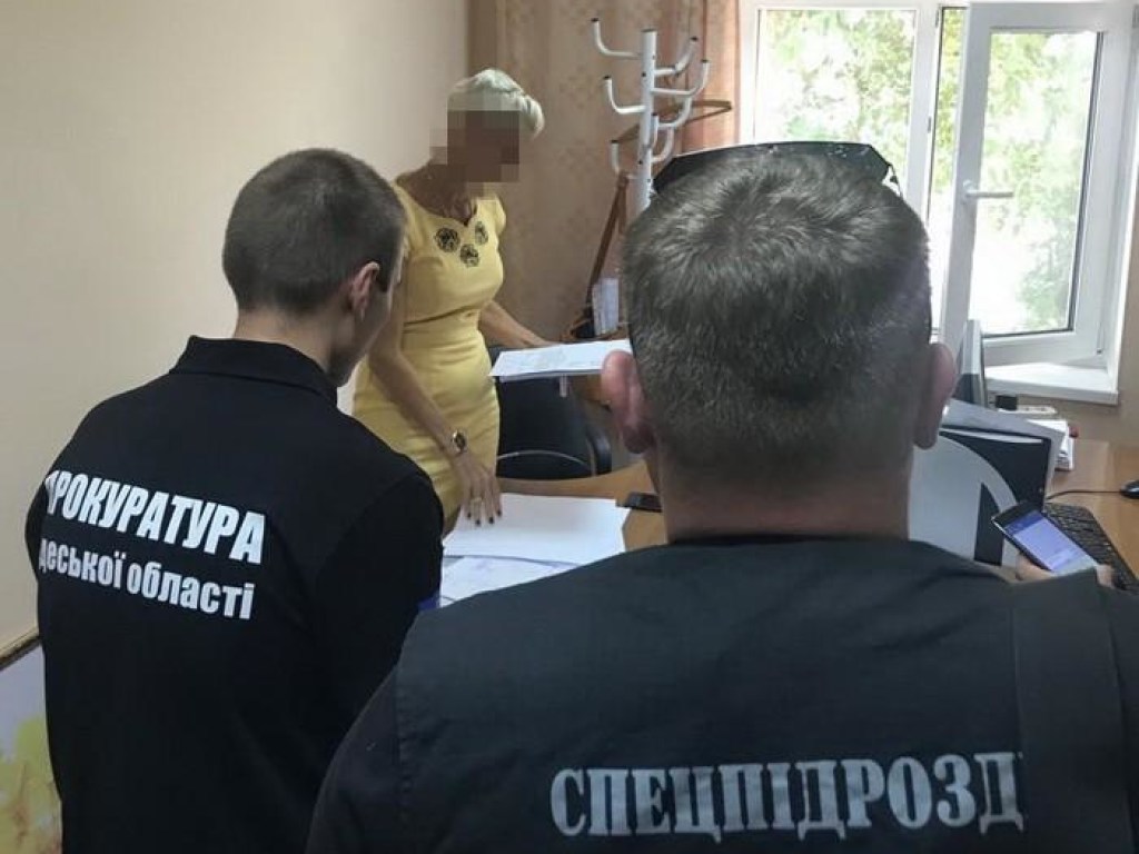 В Одессе на взятке задержали чиновницу мэрии (ФОТО)