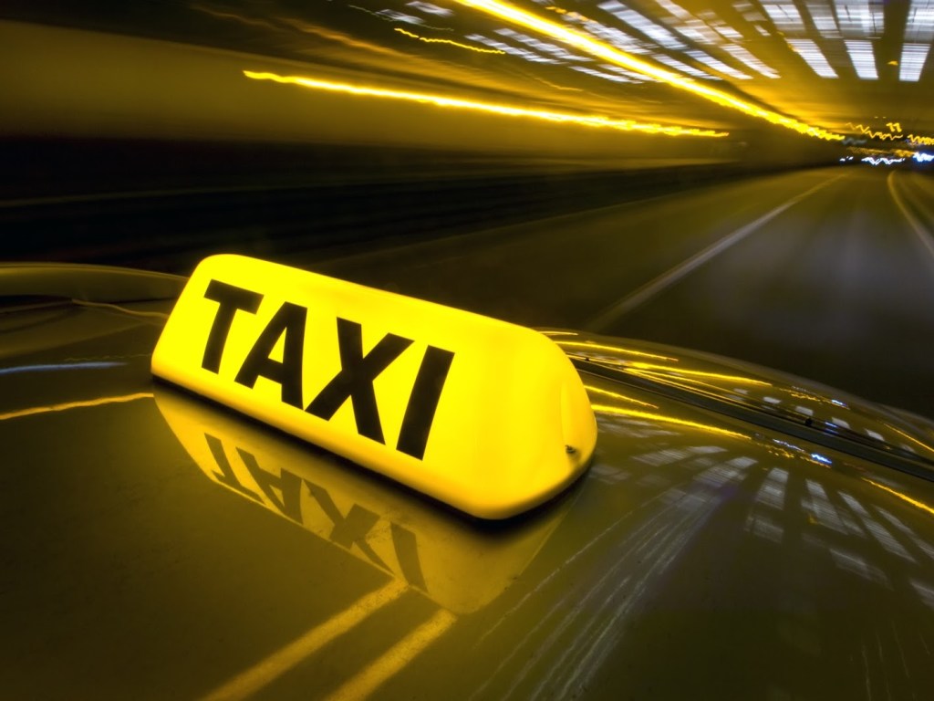В Мелитополе таксист провернул опасный маневр на трассе (ВИДЕО)